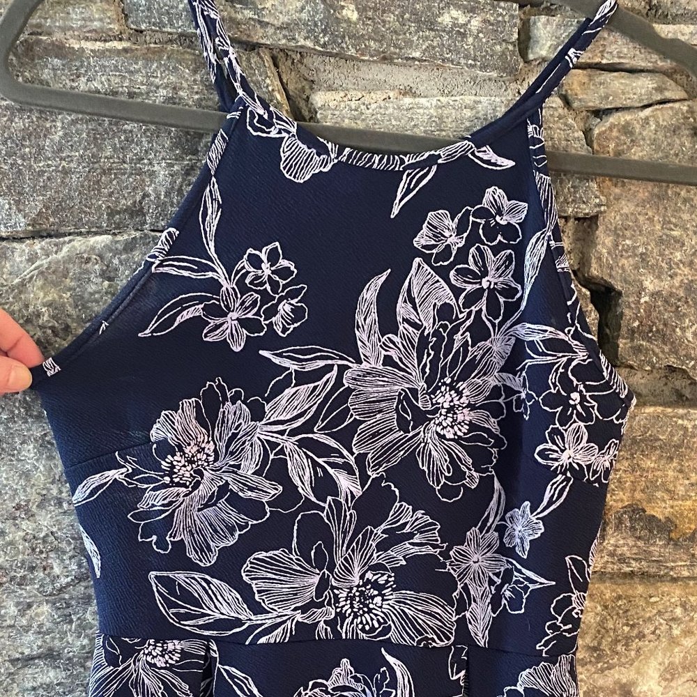 Soprano Navy / White Floral Halter Fit and Flare Dress Sz Med (juniors) NWT - Picture 2 of 7
